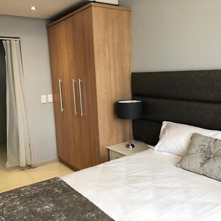 Infinity Self Catering Apartments Bloubergstrand Luaran gambar